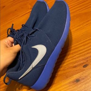 Blue nike Roshe